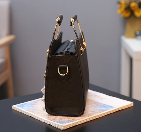 new fashion Korean version of the ladies handbag small bag female shoulder diagonal package