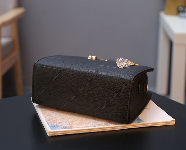 new fashion Korean version of the ladies handbag small bag female shoulder diagonal package