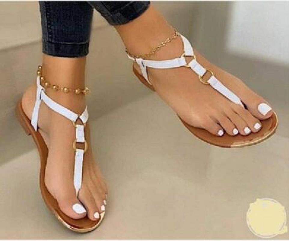 Toe flat sandals