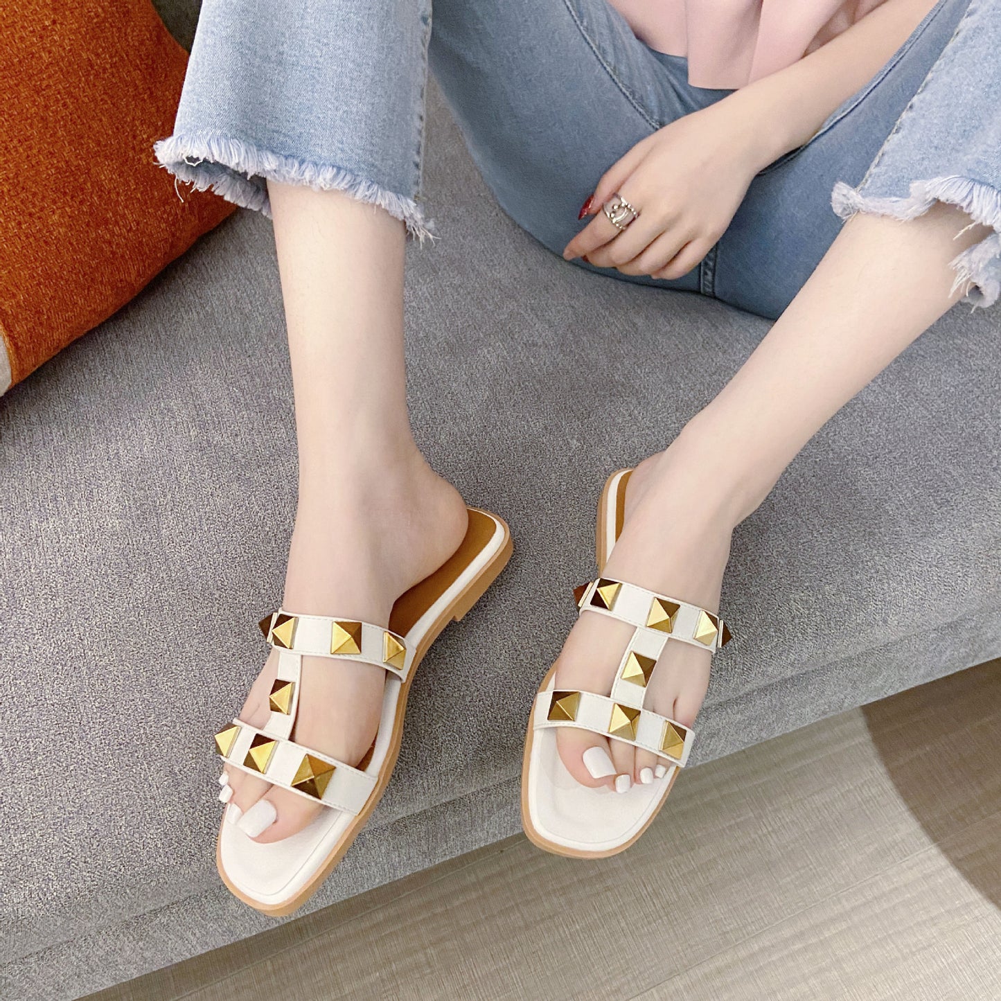 Internet Celebrity Rivet Fashion Sexy Flat Slippers Beach Fashionable Ladies Shoes